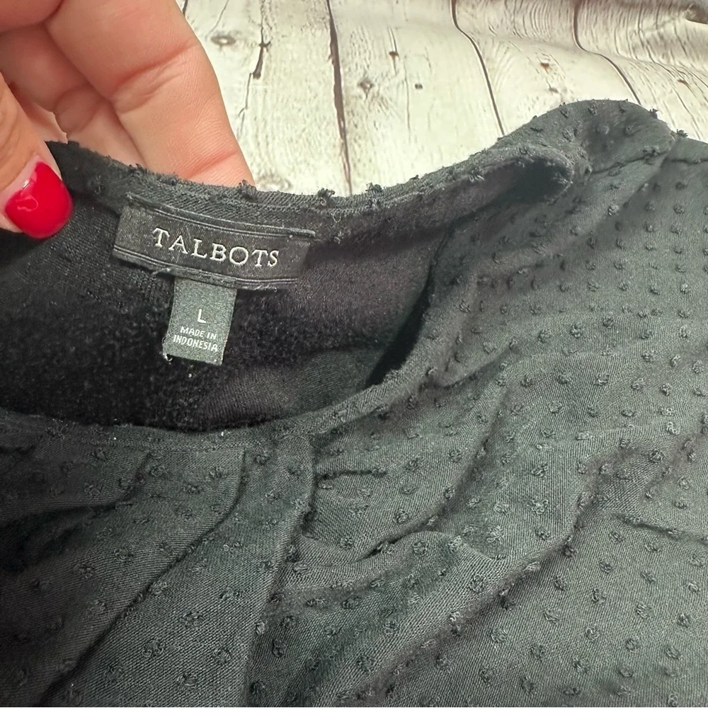 Talbots Black  swiss dot Textured Blouse sz L pleated neckline cap sleeve